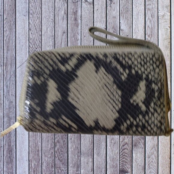 Faux Snakeskin Wristlet Wallet Zip Around Detachable Strap - Picture 4 of 4